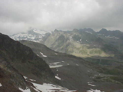 Nur wenig Schnee im Hochgebirge.