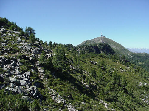 Felsen machen das Wandern beschwerlich.